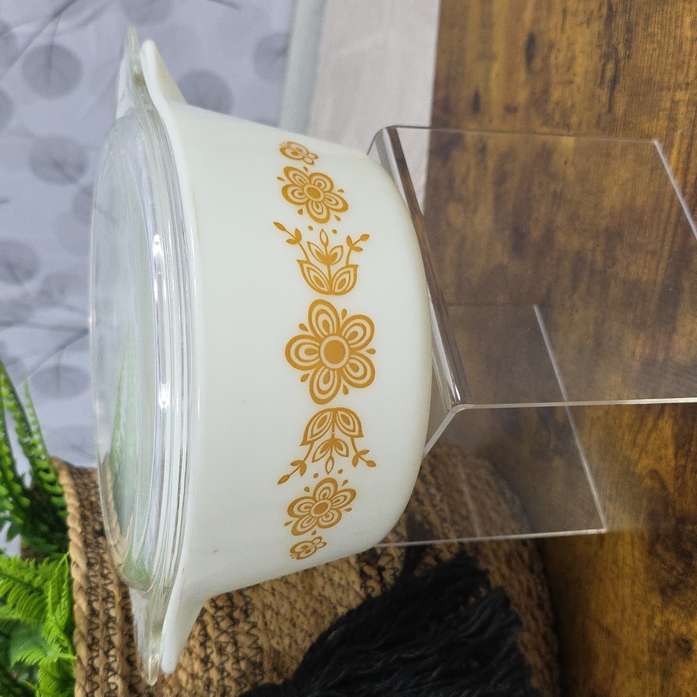 Vintage Pyrex Butterfly Gold Round Casserole Dish with Lid - Picture 4 of 11